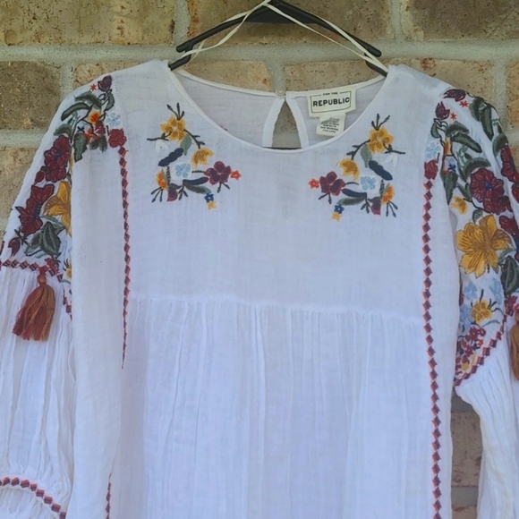 Embroidered Boho Blouse - Picture 2 of 8